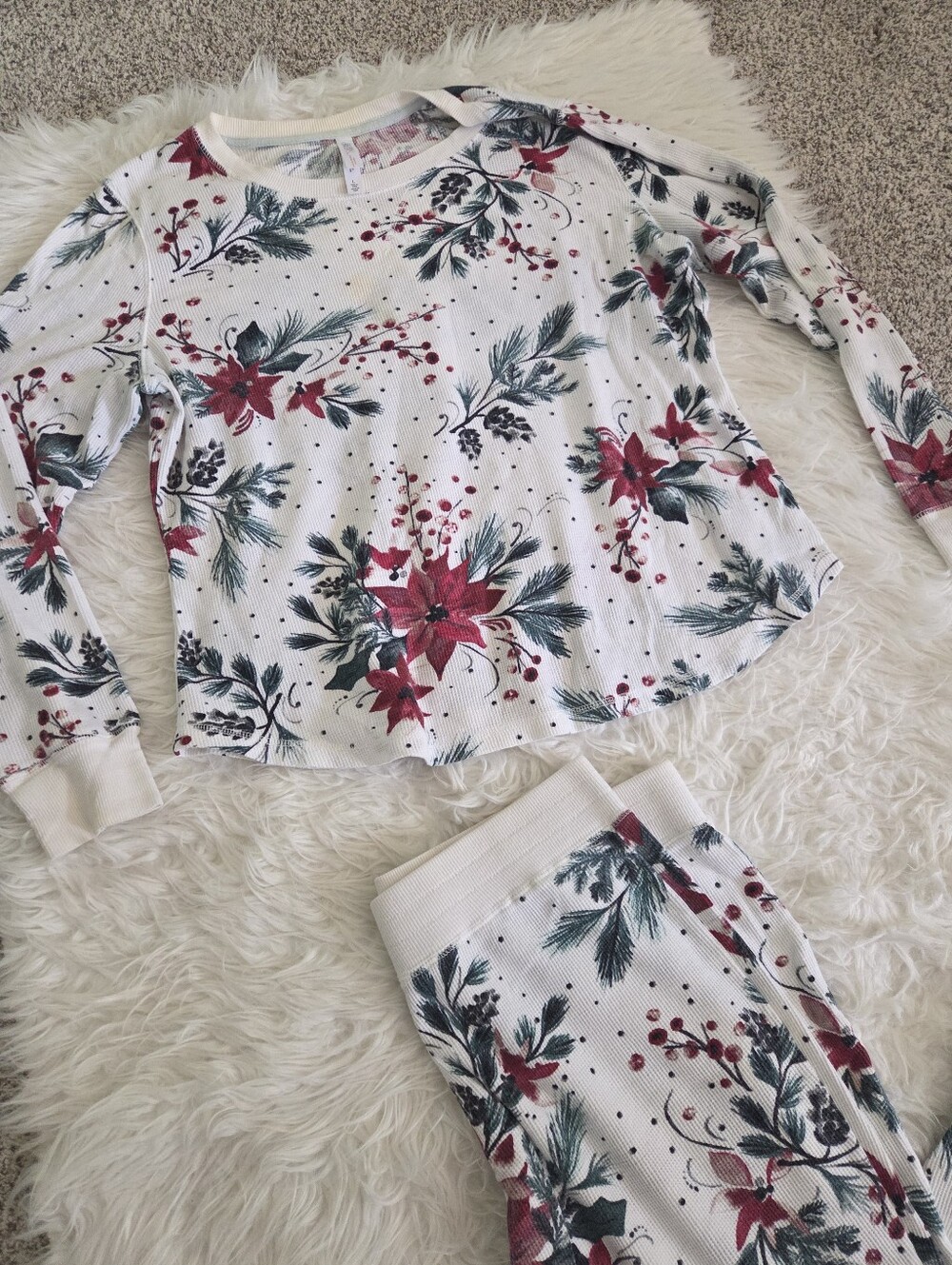 Women's Matching Top & Bottom Mistletoe Holiday Pajama Set